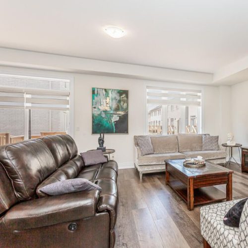 Cheerful 4 Bedroom House With Indoor Fire Place - Living Room