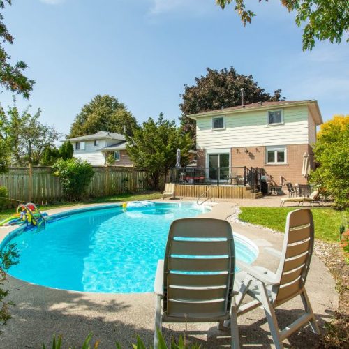 Your Cosy Retreat in Oakville - Swimming Pool (2)