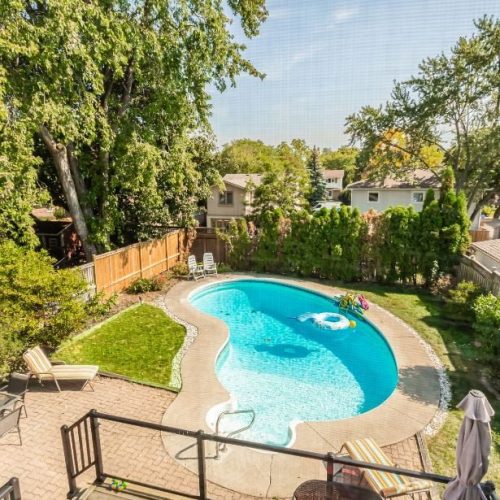 Your Cosy Retreat in Oakville - Swimming Pool